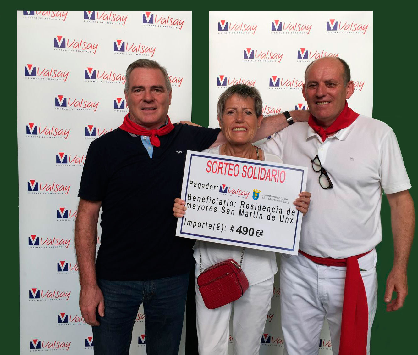 FOTO-ENTREGA-CHEQUE-VALSAY-Y-AYUNTAMIENTO-SAN-MARTIN-DE-UNX.jpg